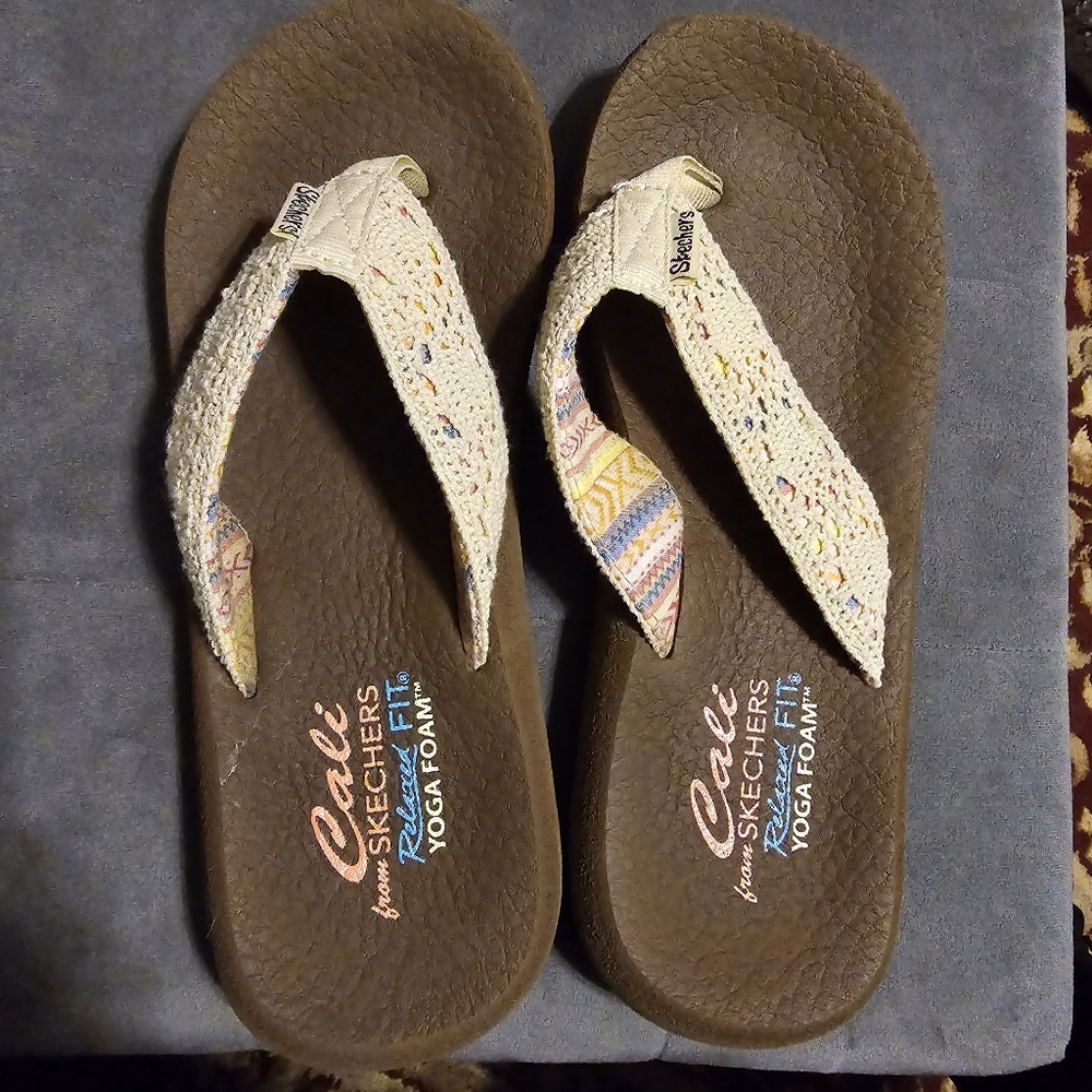 Cali Skechers Flipflops